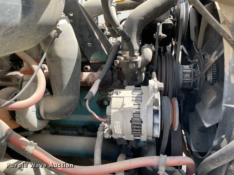 image for item MR9367 1992 International 4900  winch truck