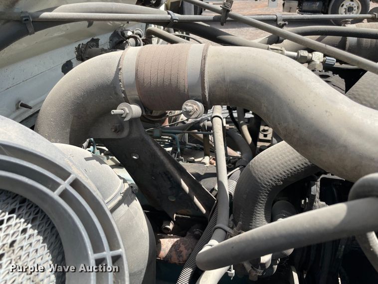 image for item MR9367 1992 International 4900  winch truck