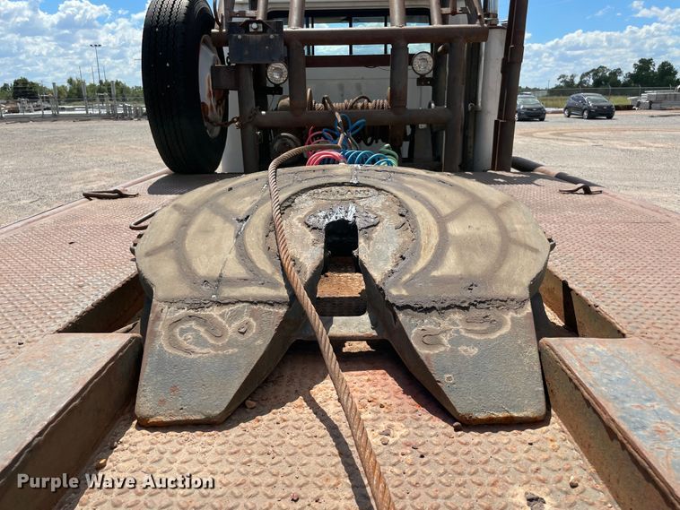 image for item MR9367 1992 International 4900  winch truck