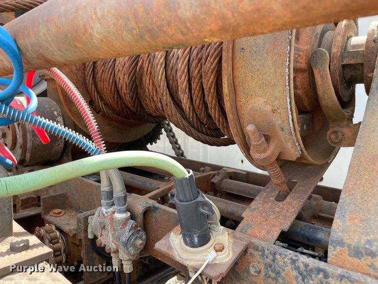 image for item MR9367 1992 International 4900  winch truck