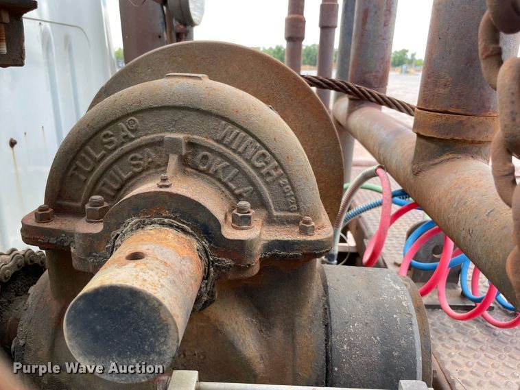 image for item MR9367 1992 International 4900  winch truck