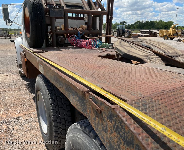 image for item MR9367 1992 International 4900  winch truck