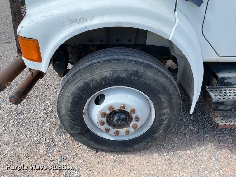 image for item MR9367 1992 International 4900  winch truck