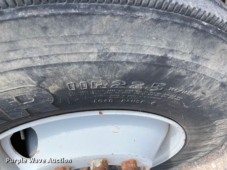 image for item MR9367 1992 International 4900  winch truck