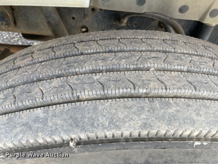 image for item MR9367 1992 International 4900  winch truck