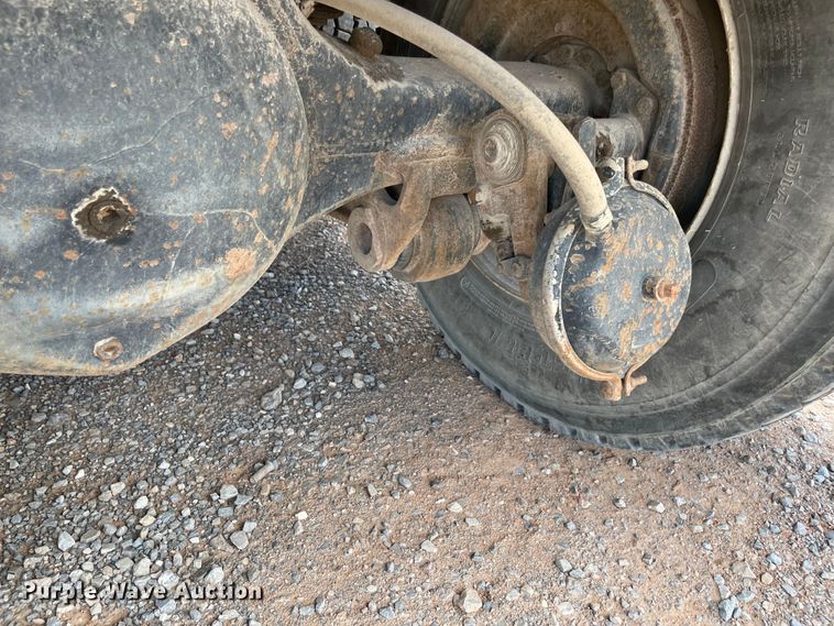 image for item MR9367 1992 International 4900  winch truck