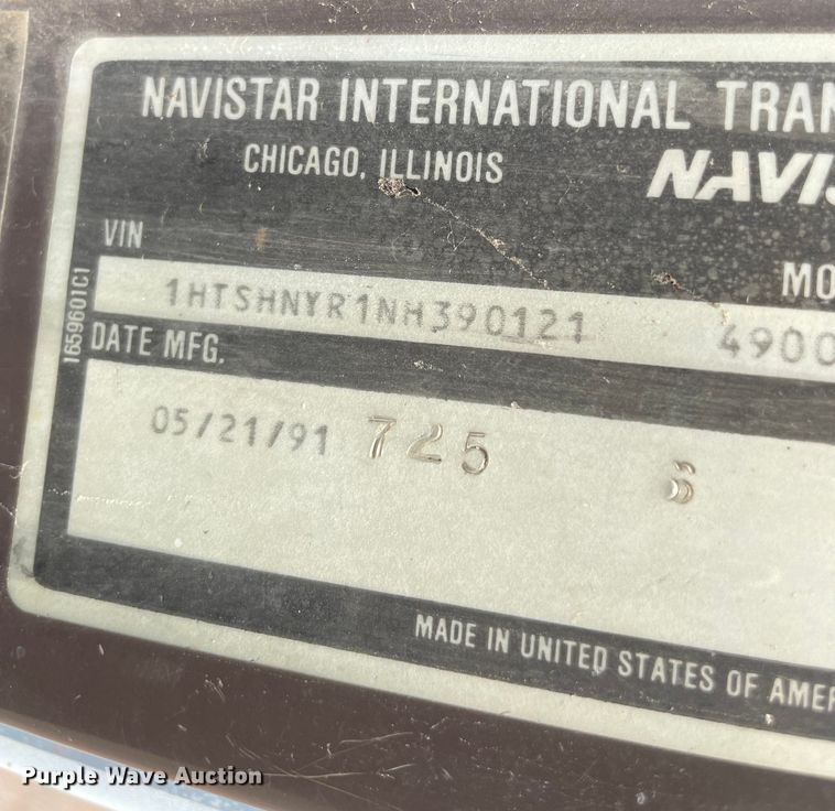 image for item MR9367 1992 International 4900  winch truck