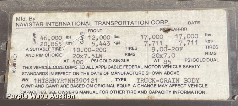 image for item MR9367 1992 International 4900  winch truck