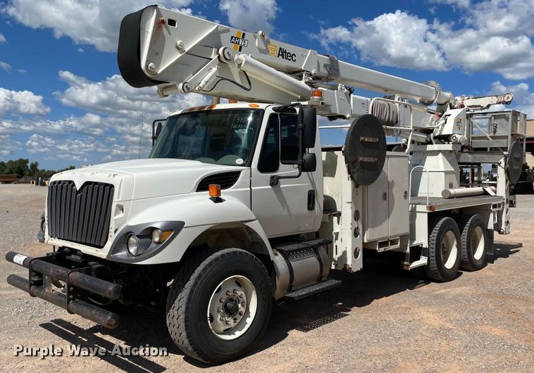 image for item MR9368 2009 International WorkStar 7500  bucket truck