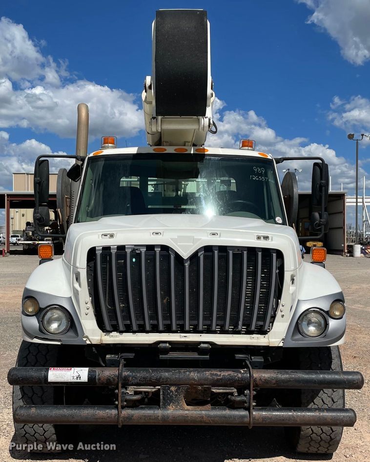 image for item MR9368 2009 International WorkStar 7500  bucket truck