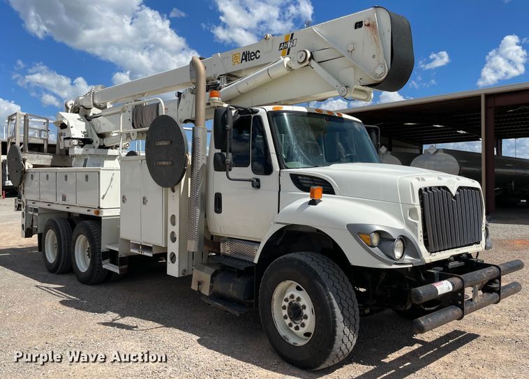 image for item MR9368 2009 International WorkStar 7500  bucket truck