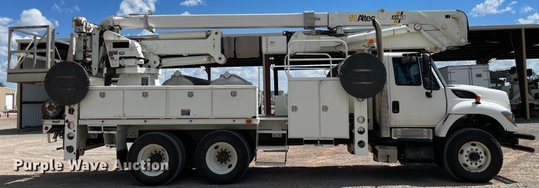 image for item MR9368 2009 International WorkStar 7500  bucket truck