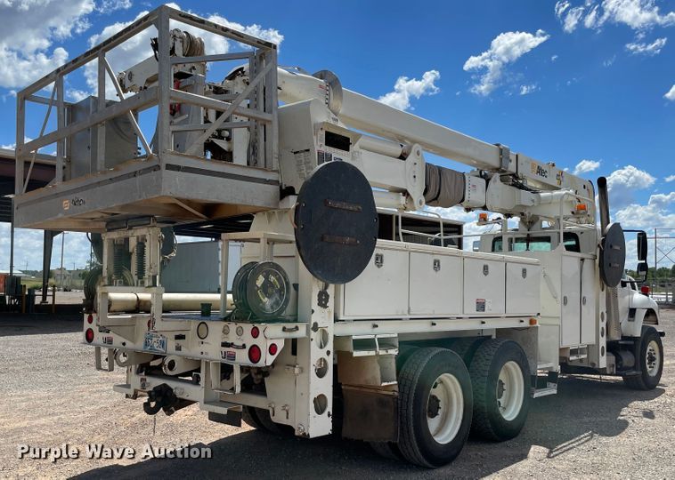 image for item MR9368 2009 International WorkStar 7500  bucket truck