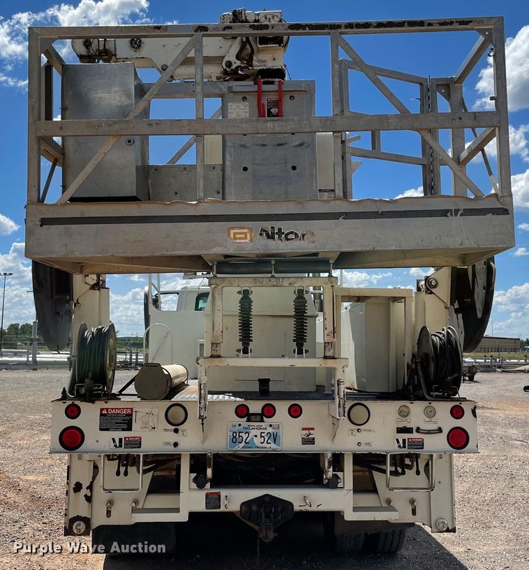 image for item MR9368 2009 International WorkStar 7500  bucket truck
