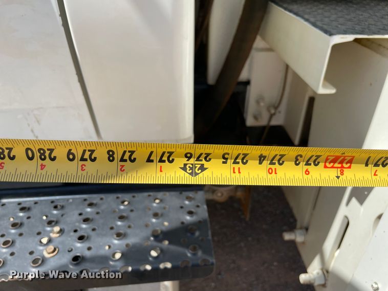 image for item MR9368 2009 International WorkStar 7500  bucket truck