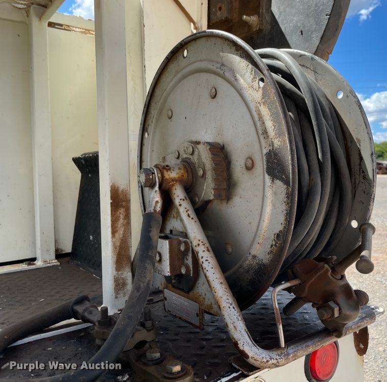 image for item MR9368 2009 International WorkStar 7500  bucket truck