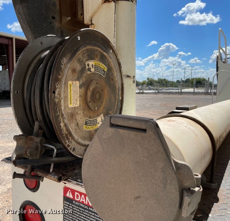 image for item MR9368 2009 International WorkStar 7500  bucket truck