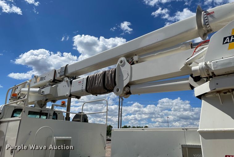 image for item MR9368 2009 International WorkStar 7500  bucket truck