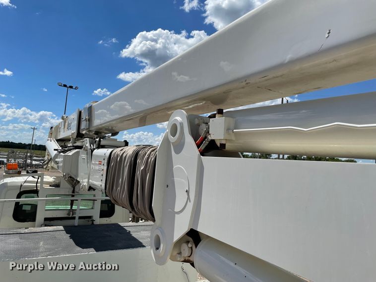 image for item MR9368 2009 International WorkStar 7500  bucket truck