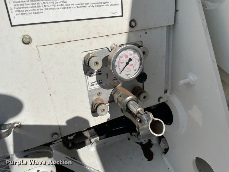 image for item MR9368 2009 International WorkStar 7500  bucket truck