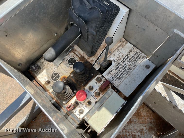 image for item MR9368 2009 International WorkStar 7500  bucket truck