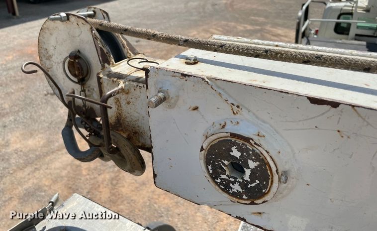 image for item MR9368 2009 International WorkStar 7500  bucket truck