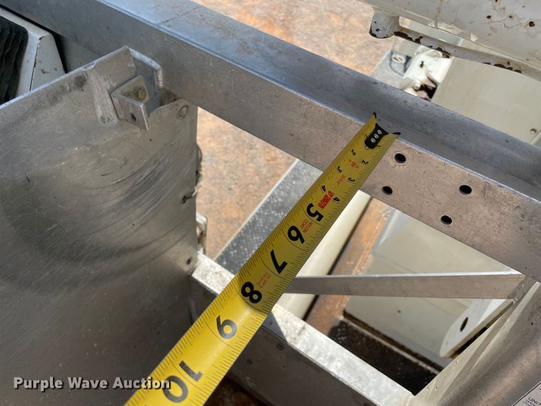 image for item MR9368 2009 International WorkStar 7500  bucket truck