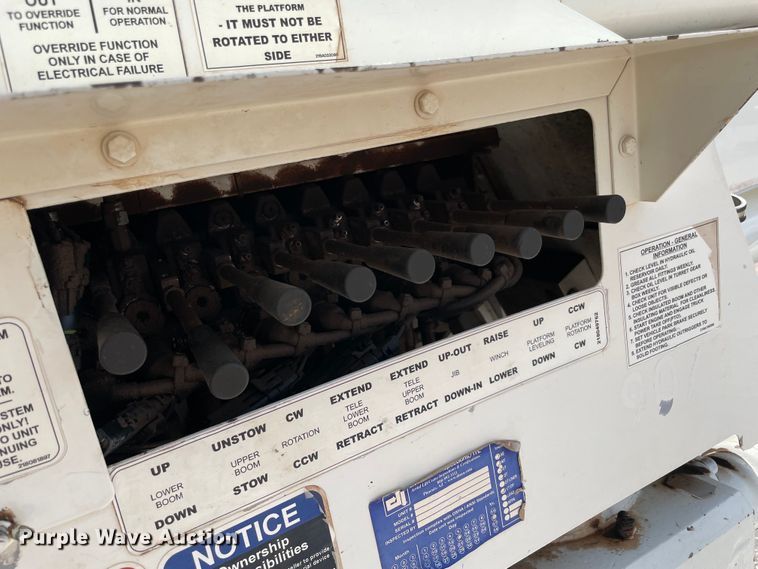 image for item MR9368 2009 International WorkStar 7500  bucket truck