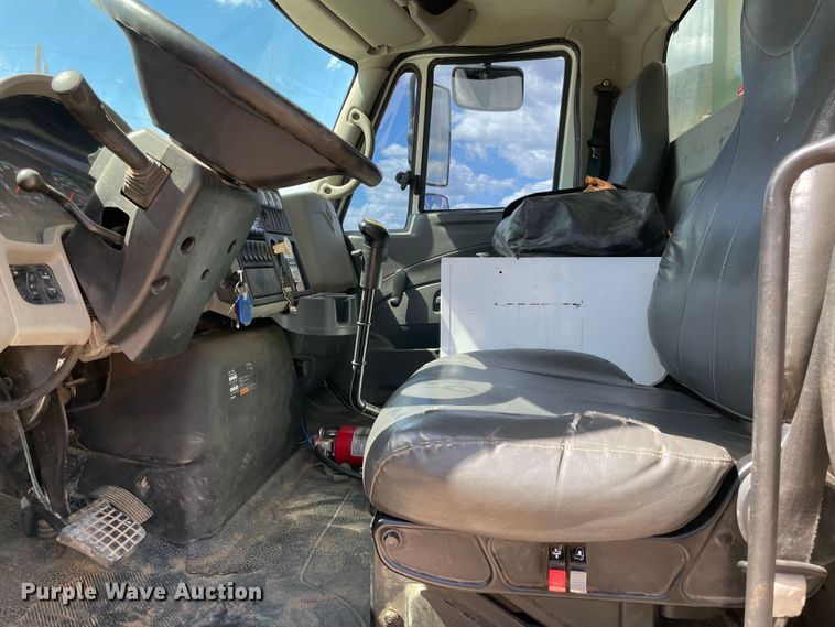 image for item MR9368 2009 International WorkStar 7500  bucket truck