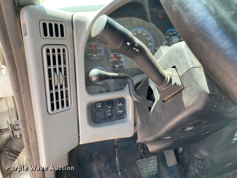 image for item MR9368 2009 International WorkStar 7500  bucket truck