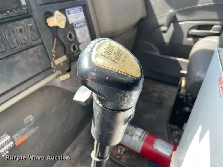 image for item MR9368 2009 International WorkStar 7500  bucket truck