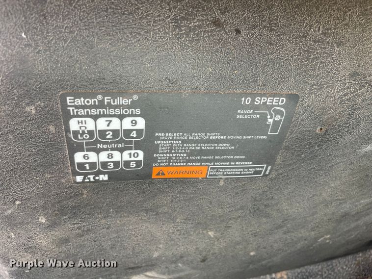 image for item MR9368 2009 International WorkStar 7500  bucket truck