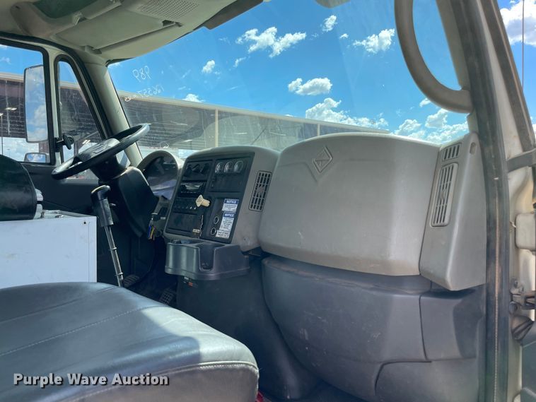 image for item MR9368 2009 International WorkStar 7500  bucket truck