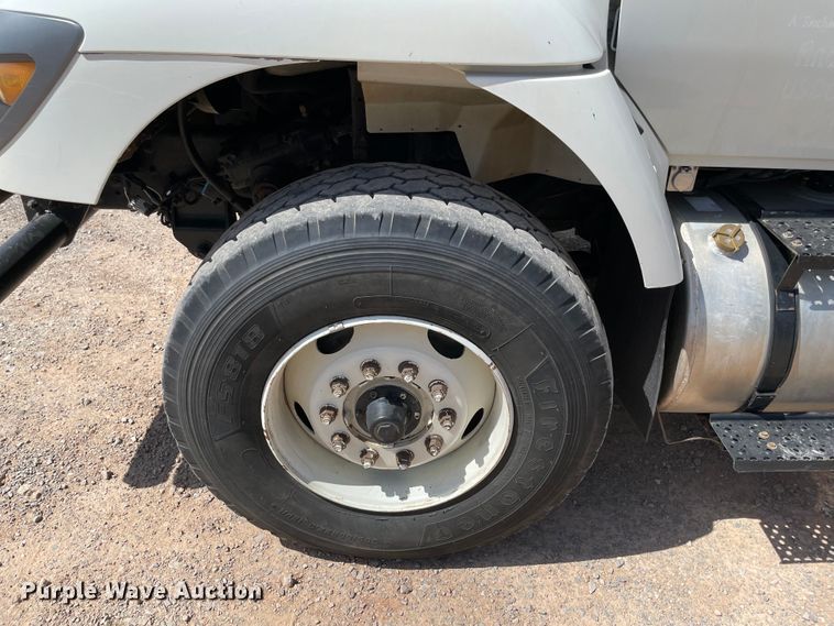 image for item MR9368 2009 International WorkStar 7500  bucket truck