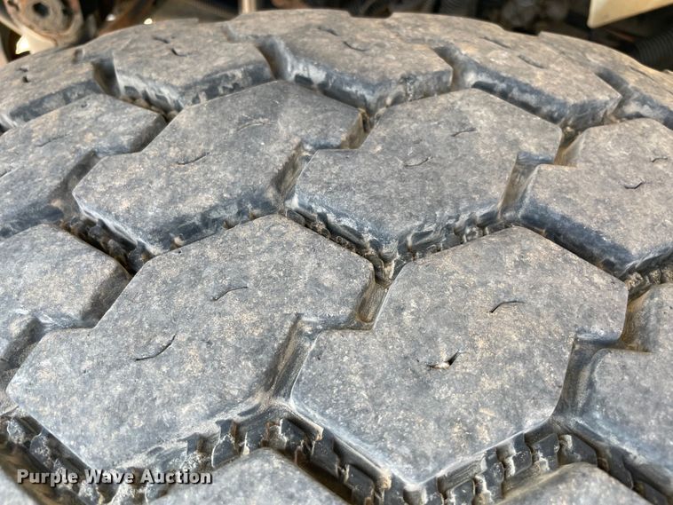 image for item MR9368 2009 International WorkStar 7500  bucket truck