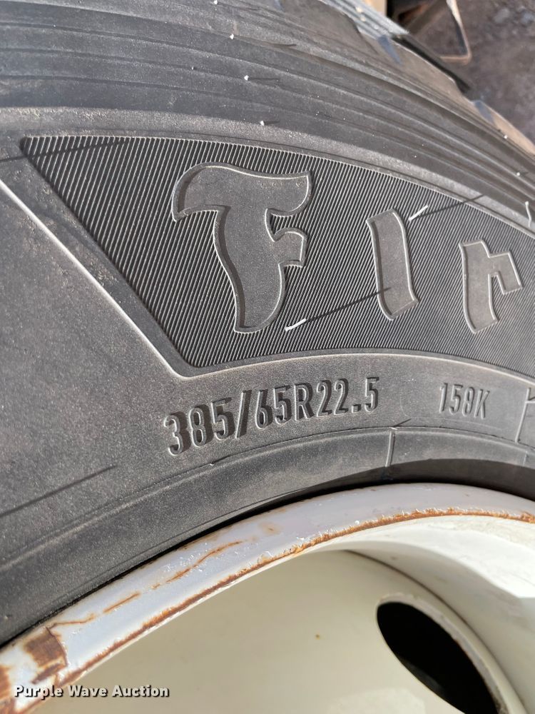 image for item MR9368 2009 International WorkStar 7500  bucket truck