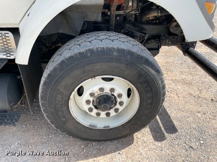 image for item MR9368 2009 International WorkStar 7500  bucket truck