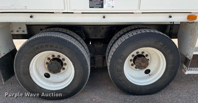 image for item MR9368 2009 International WorkStar 7500  bucket truck