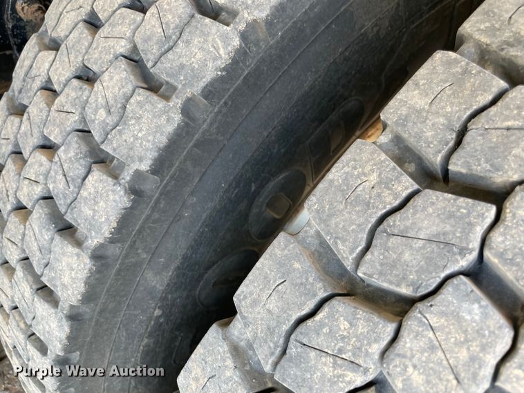 image for item MR9368 2009 International WorkStar 7500  bucket truck