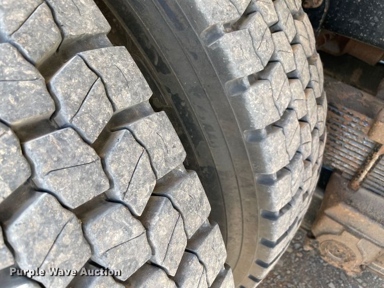 image for item MR9368 2009 International WorkStar 7500  bucket truck