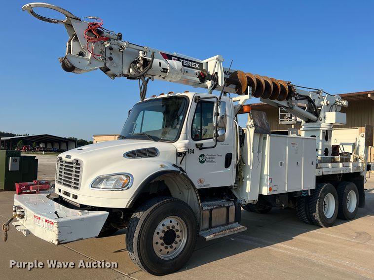 image for item MR9882 2016 Freightliner Business Class M2  digger derrick truck