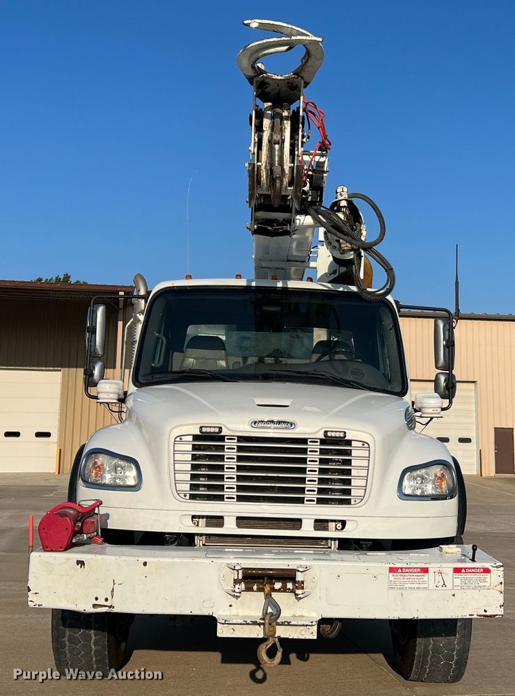 image for item MR9882 2016 Freightliner Business Class M2  digger derrick truck