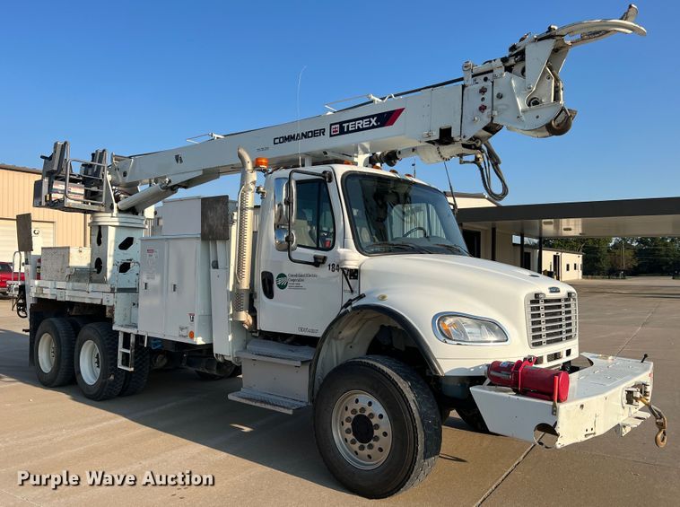 image for item MR9882 2016 Freightliner Business Class M2  digger derrick truck