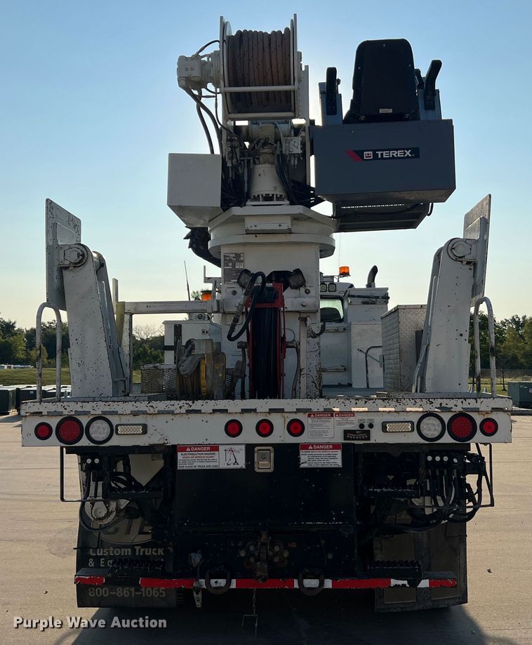 image for item MR9882 2016 Freightliner Business Class M2  digger derrick truck