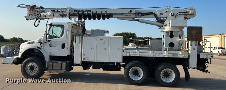 image for item MR9882 2016 Freightliner Business Class M2  digger derrick truck