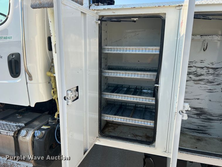 image for item MR9882 2016 Freightliner Business Class M2  digger derrick truck