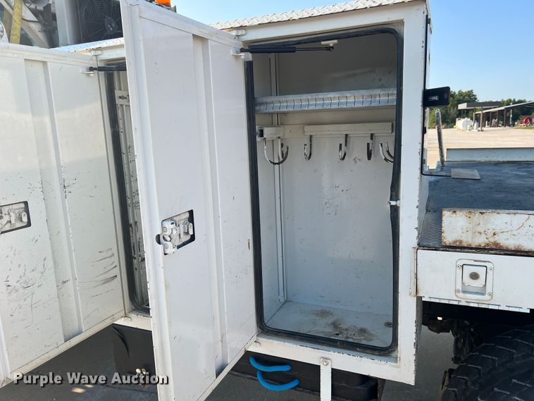 image for item MR9882 2016 Freightliner Business Class M2  digger derrick truck