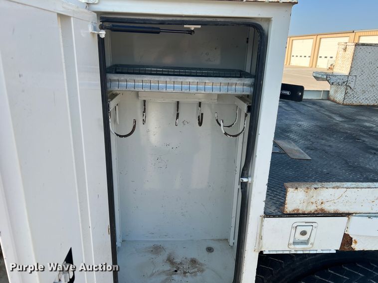 image for item MR9882 2016 Freightliner Business Class M2  digger derrick truck