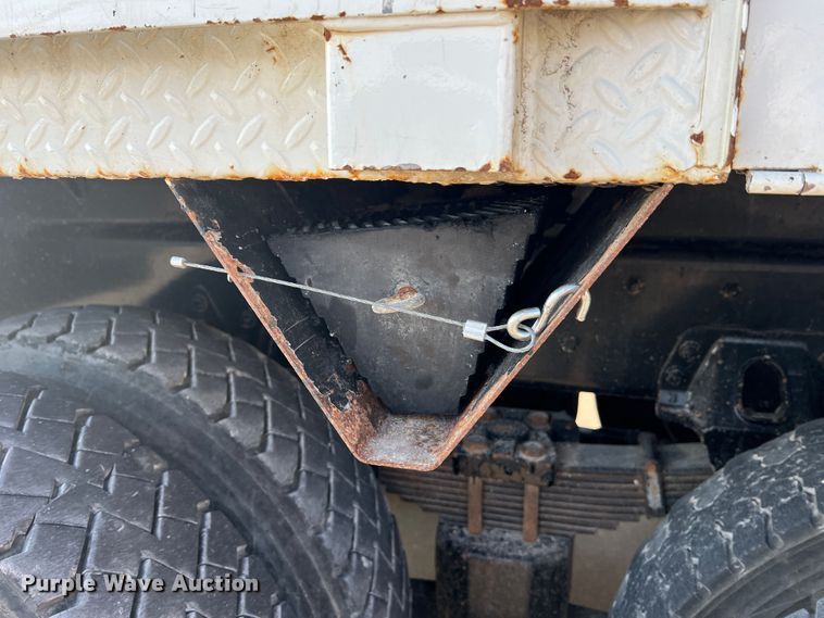 image for item MR9882 2016 Freightliner Business Class M2  digger derrick truck