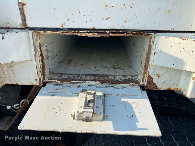 image for item MR9882 2016 Freightliner Business Class M2  digger derrick truck